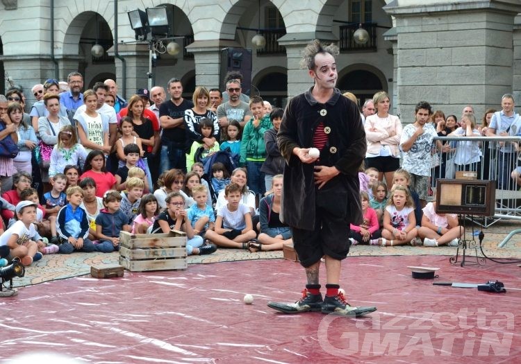 Aosta: torna il Festival degli Artisti di Strada, candidature aperte