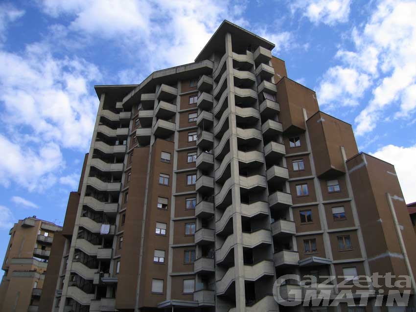 Grattacielo Aosta, l’assessore rassicura: «consegna alloggi nuovi prima dell’inverno»