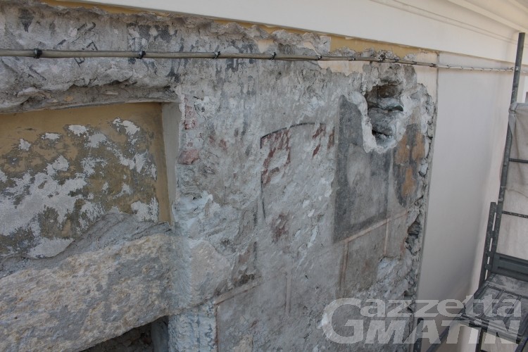Aosta, ritrovati intonaci del ‘400 sul palazzo vescovile