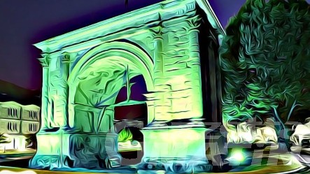 Sanità: Alice, l’arco d’Augusto si tinge di verde Sanità: Alice, l’arco d’Augusto si tinge di verde