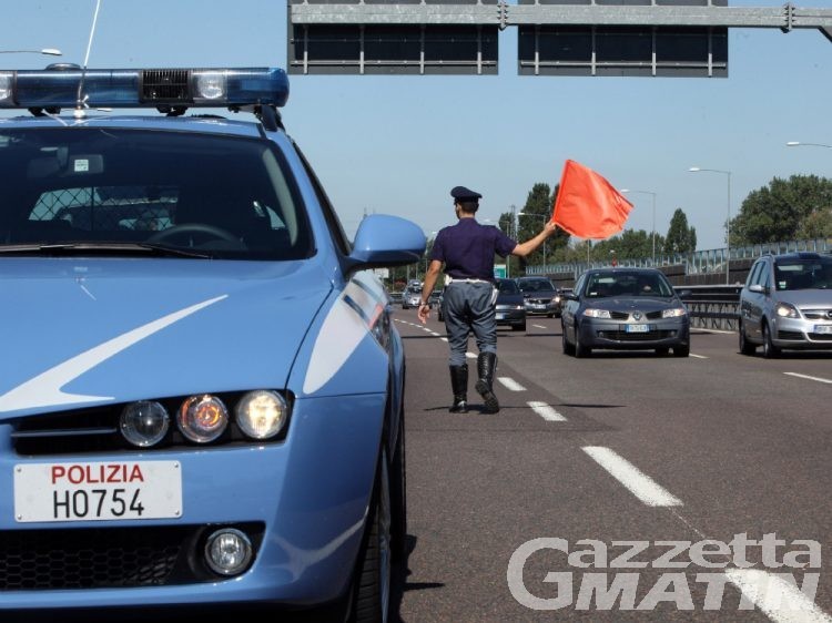 Guida con patente revocata: auto sequestrata e multa di oltre 5.000 euro Guida con patente revocata: auto sequestrata e multa di oltre 5.000 euro