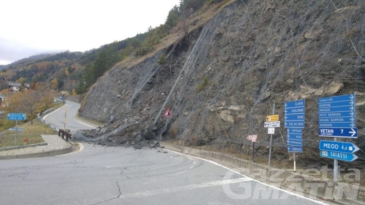 Frana, chiusa la strada tra Saint-Nicolas e Cerellaz