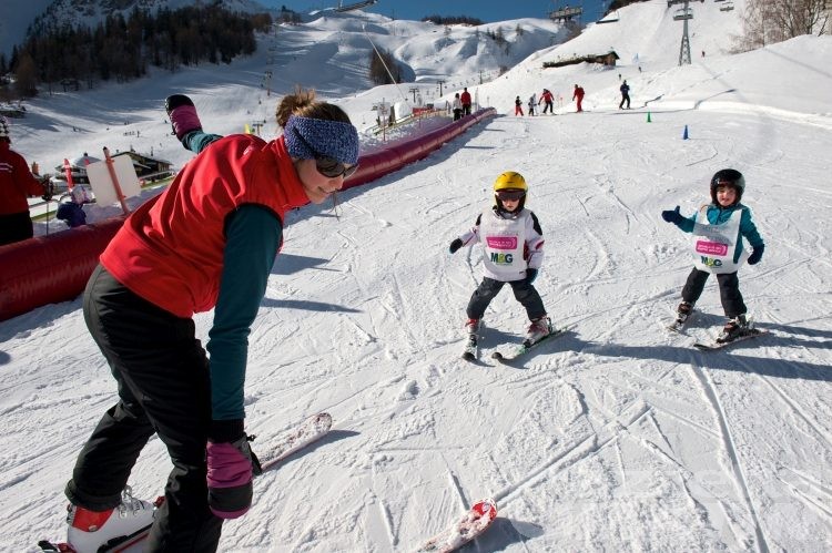 Sci a Natale, nuova proposta delle Regioni alpine: “no” al pendolarismo