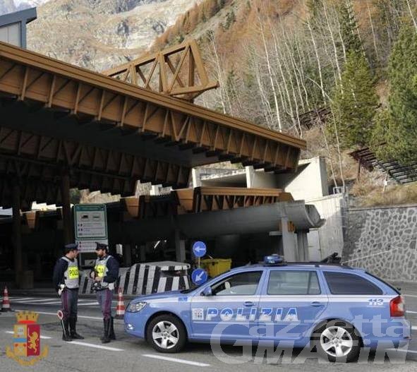 Traforo Monte Bianco: trasporta 6 afghani, arrestato passeur
