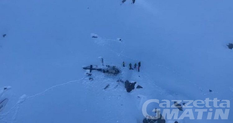 Tragedia sul Rutor: aereo contro elicottero, 5 morti