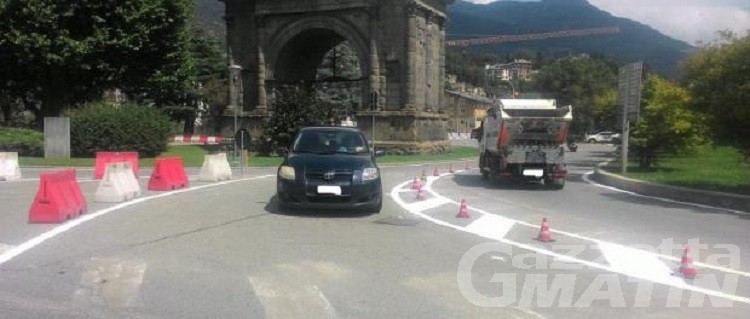 Aosta, 200 firme contro la pedonalizzazione dell’arco d’Augusto