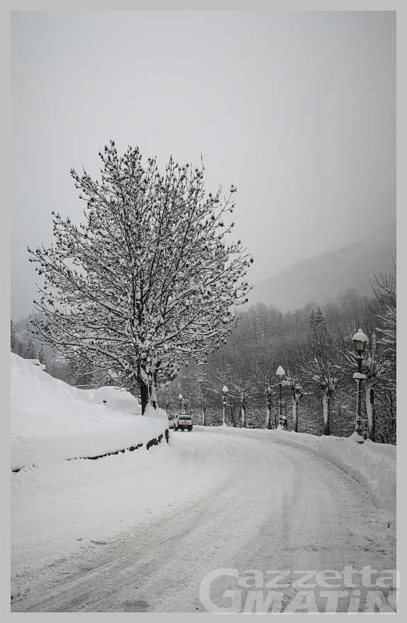 Maltempo in Valle: strade chiuse per pericolo valanghe