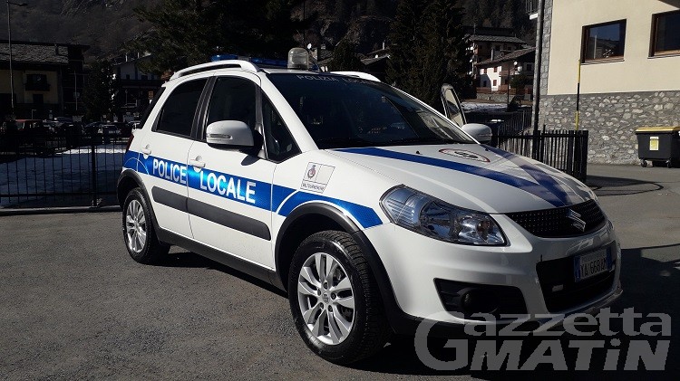 Guida un mezzo non assicurato e tampona un’auto: veicolo sequestrato e rischio sanzioni Guida un mezzo non assicurato e tampona un’auto: veicolo sequestrato e rischio sanzioni