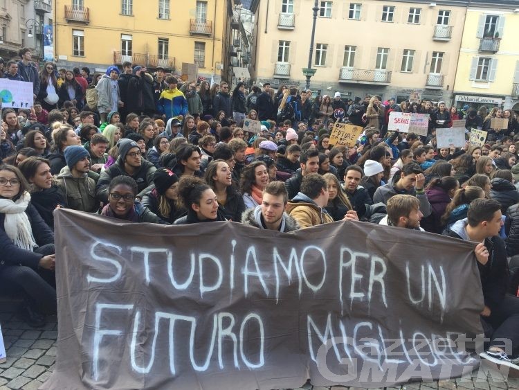 Ambiente: 600 studenti in piazza per #fridayforfuture