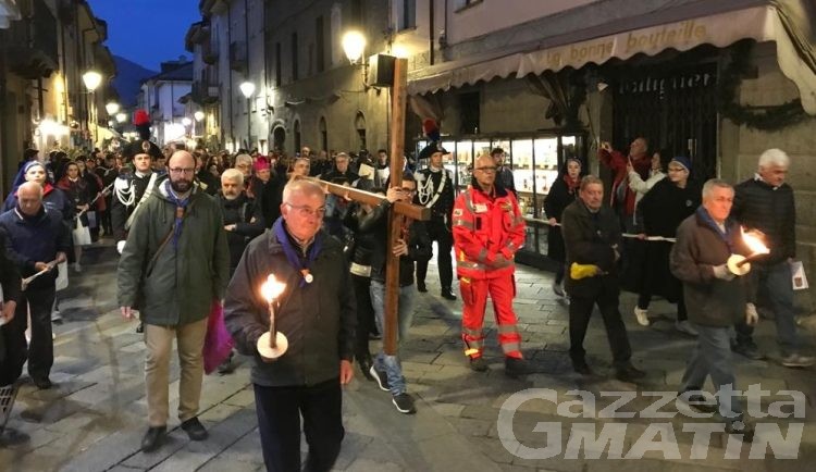 Pasqua ad Aosta: 1500 fedeli alla Via Crucis