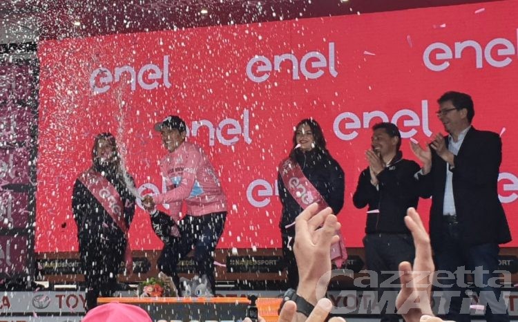 Giro d’Italia: Carapaz trionfa a Courmayeur ed è maglia rosa