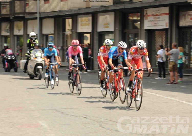 Giro d’Italia: la Svizzera non sgombera la neve al Colle, la Corsa Rosa passa sotto il tunnel del Gran San Bernardo