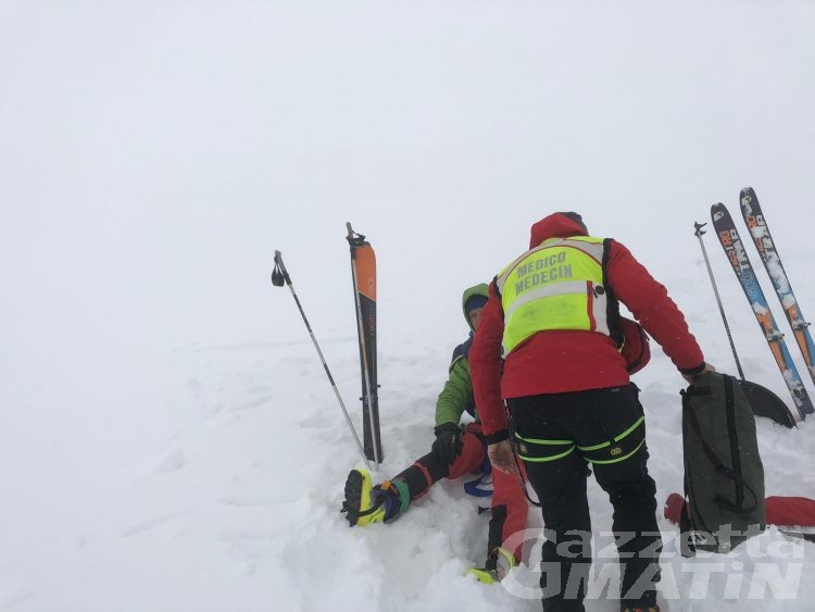Champorcher: scialpinista si rompe una gamba, tratto in salvo