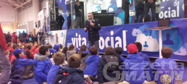 Una vita da social: la campagna della Polizia postale torna ad Aosta