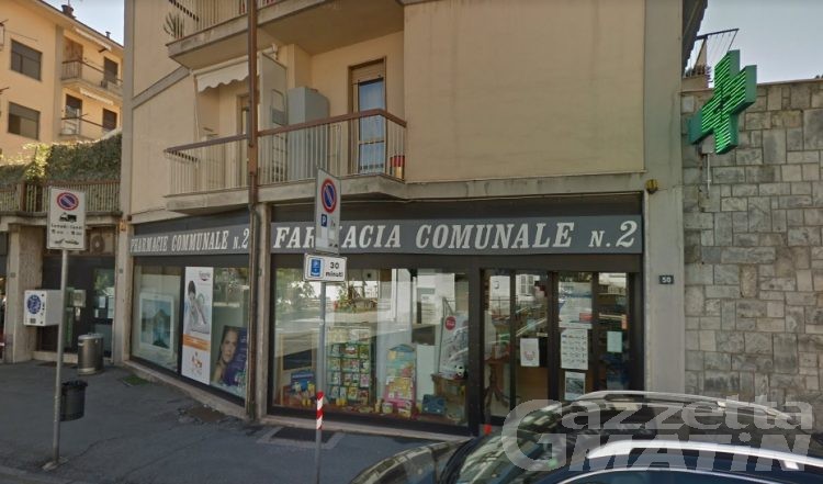 Aosta, punta la pistola a una farmacista: «Dammi i soldi e non succede niente»