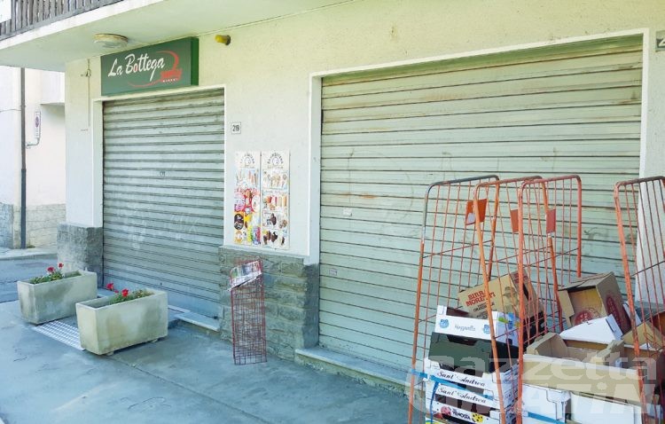 Aosta: rapina al minimarket La Bottega, i due fermati non rispondono al gip