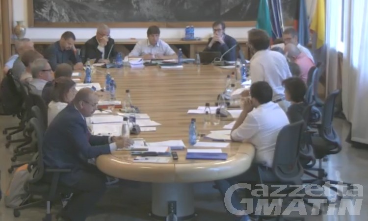 Courmayeur, tensione alle stelle in Consiglio