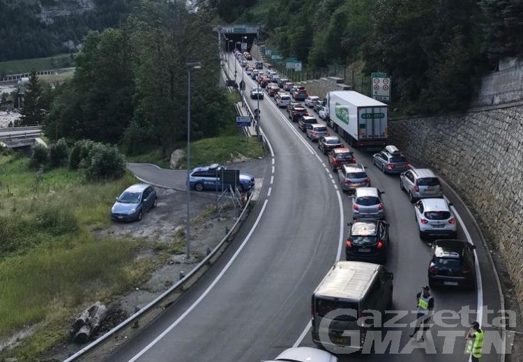 Traffico: 3 ore di attesa al Traforo del Monte Bianco