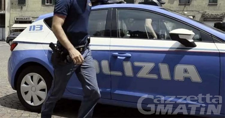 Poliziotto valdostano fuori servizio sventa furto in abitazione a Ivrea