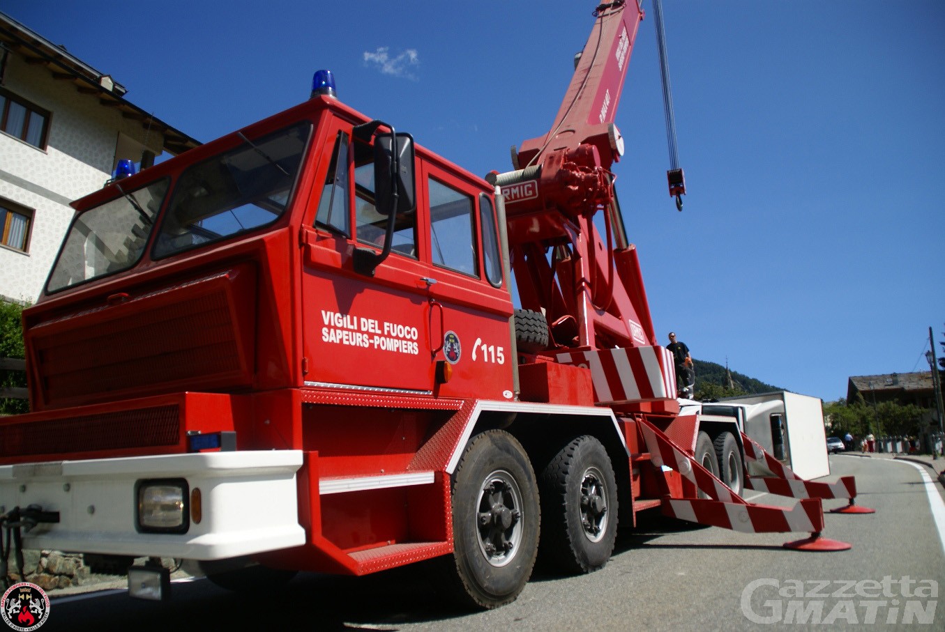 Breuil-Cervinia, precipita per 15 metri con l’auto da un ponte: uomo ferito Breuil-Cervinia, precipita per 15 metri con l’auto da un ponte: uomo ferito