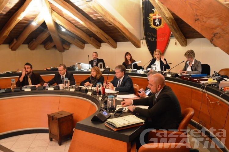 Giunta di Aosta tra rimpasto e preoccupazioni per il bilancio