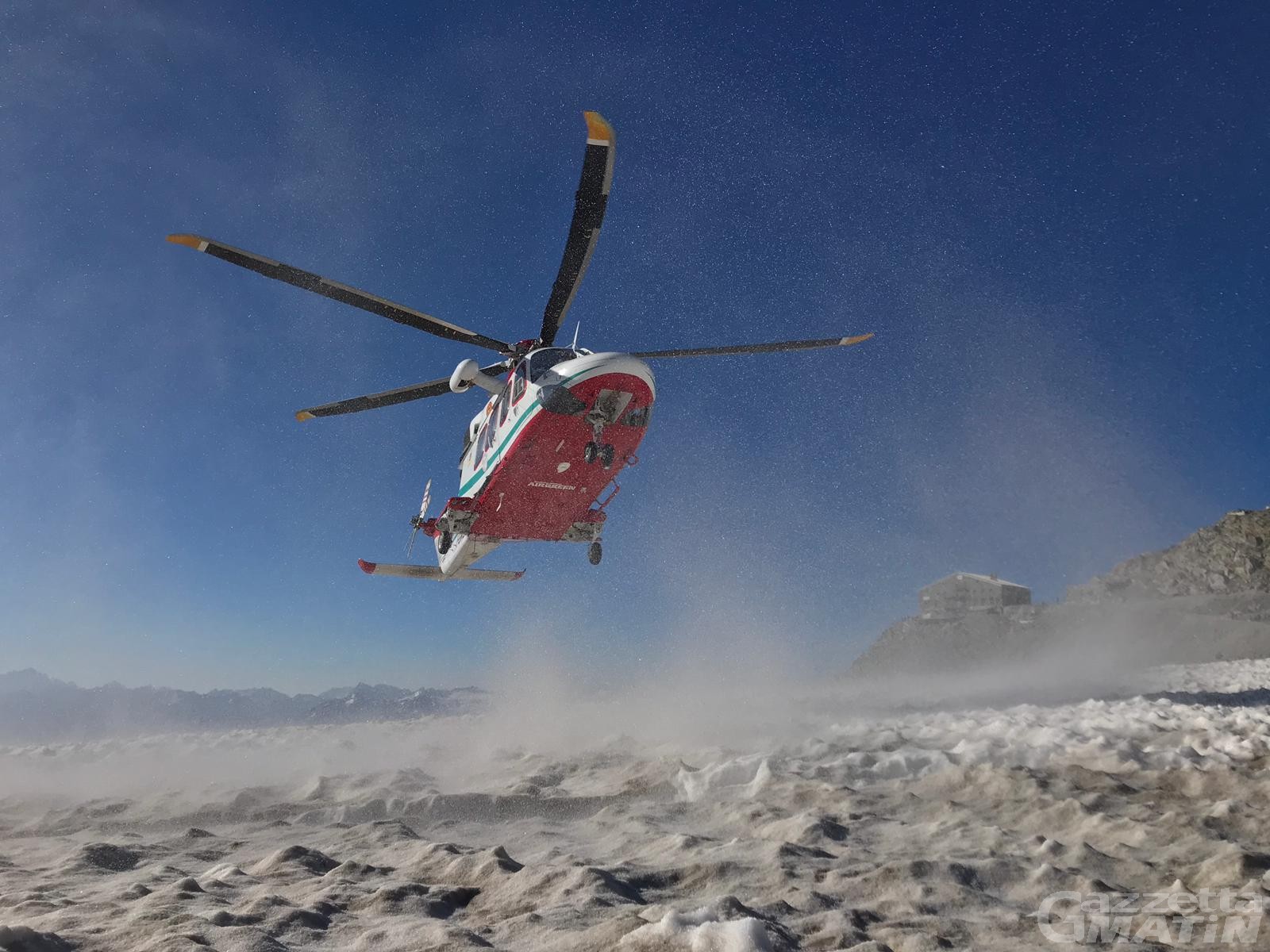 Tragedia: maestro di sci precipita e muore al confine con La Thuile Tragedia: maestro di sci precipita e muore al confine con La Thuile