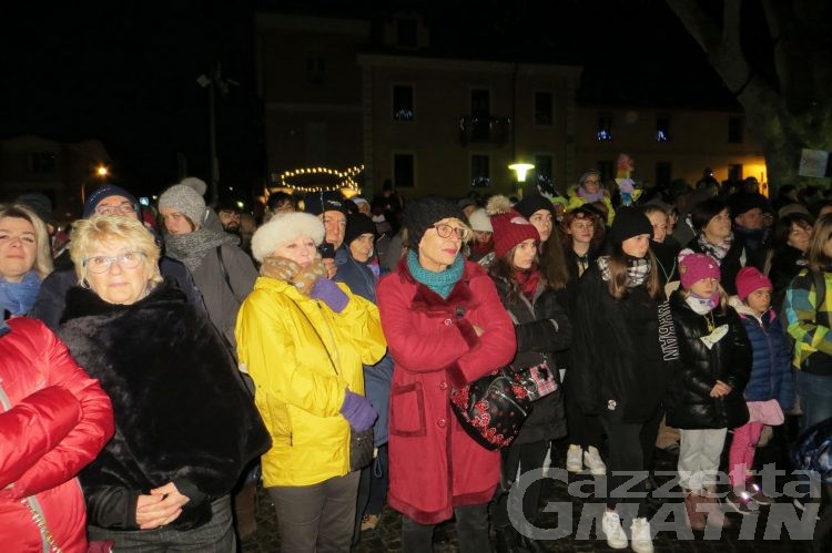 Sardine: quasi quattrocento in piazza all’Arco d’Augusto