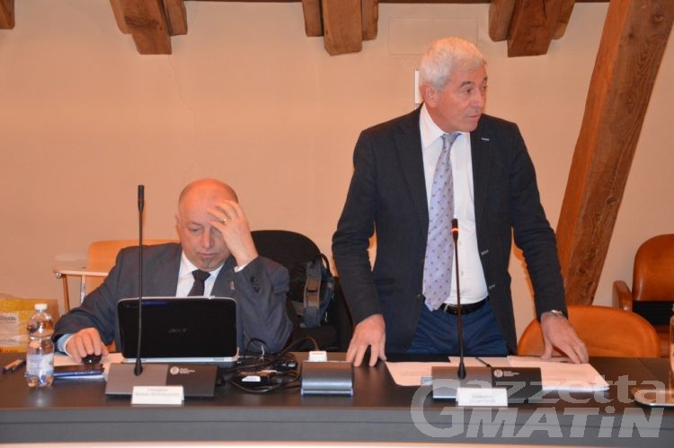Consiglio Aosta: Ettore Viérin entra e spara subito sulla maggioranza