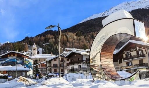 Courmayeur: bar e ristoranti non rispettano le regole, l’appello del Comune Courmayeur: bar e ristoranti non rispettano le regole, l’appello del Comune