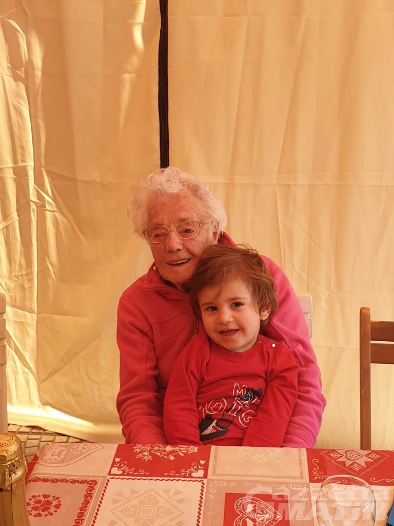 Saint-Christophe: è morta a 104 anni nonna Pierina, aveva sconfitto il Covid Saint-Christophe: è morta a 104 anni nonna Pierina, aveva sconfitto il Covid