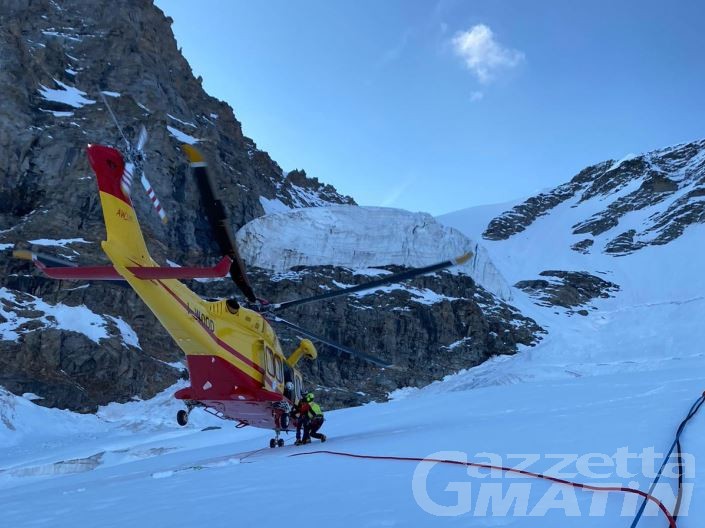 Caduta in un crepaccio, intervento del Soccorso alpino sul Gran Paradiso