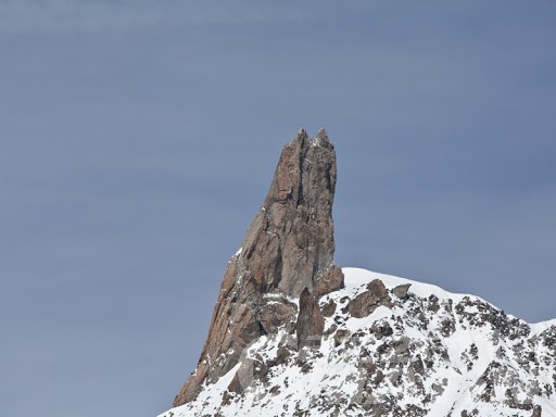 Alpinista muore precipitando dal Dente del Gigante Alpinista muore precipitando dal Dente del Gigante
