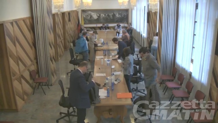Courmayeur, l’opposizione abbandona l’aula: salta il numero legale Courmayeur, l’opposizione abbandona l’aula: salta il numero legale