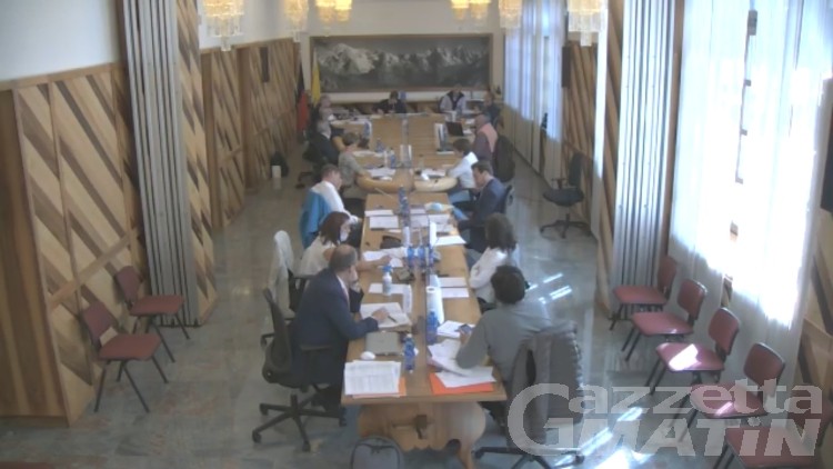 Courmayeur, non passano i verbali: tutti in salita i lavori del Consiglio comunale Courmayeur, non passano i verbali: tutti in salita i lavori del Consiglio comunale