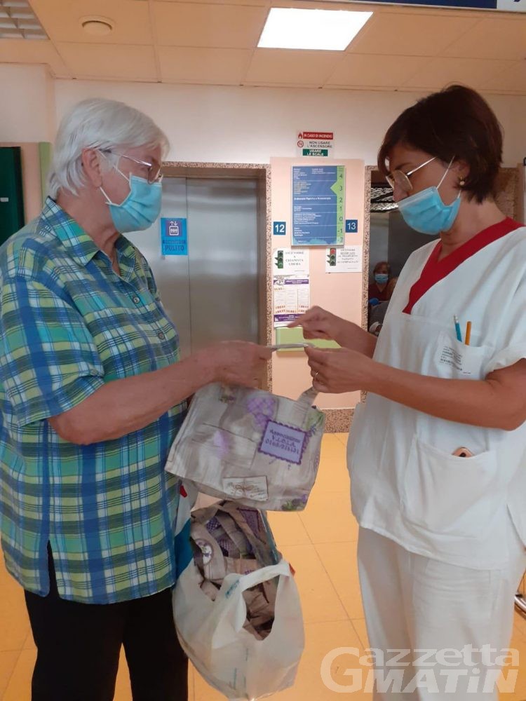 Solidarietà: Viola dona borsine al reparto di chirurgia toracica del Parini