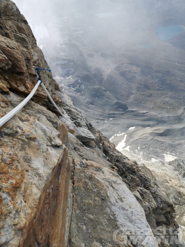 Precipita per oltre 1000 metri dal Cervino, alpinista morto davanti agli occhi del compagno Precipita per oltre 1000 metri dal Cervino, alpinista morto davanti agli occhi del compagno