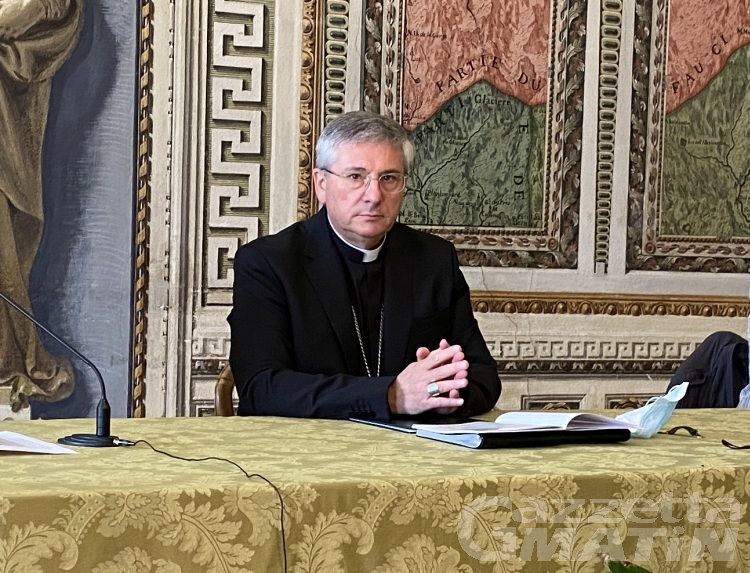 Ucraina: il vescovo Lovignana invita a pregare per la pace