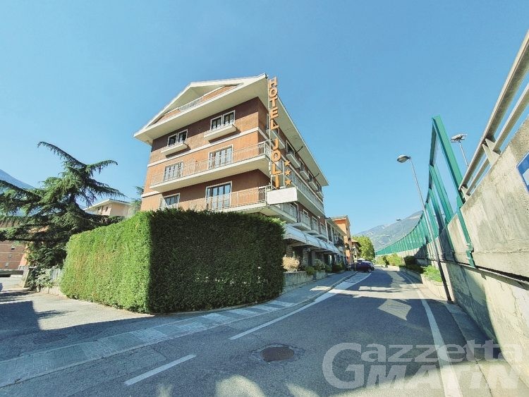 Aosta, viaggio tra luci e ombre del Quartiere Dora