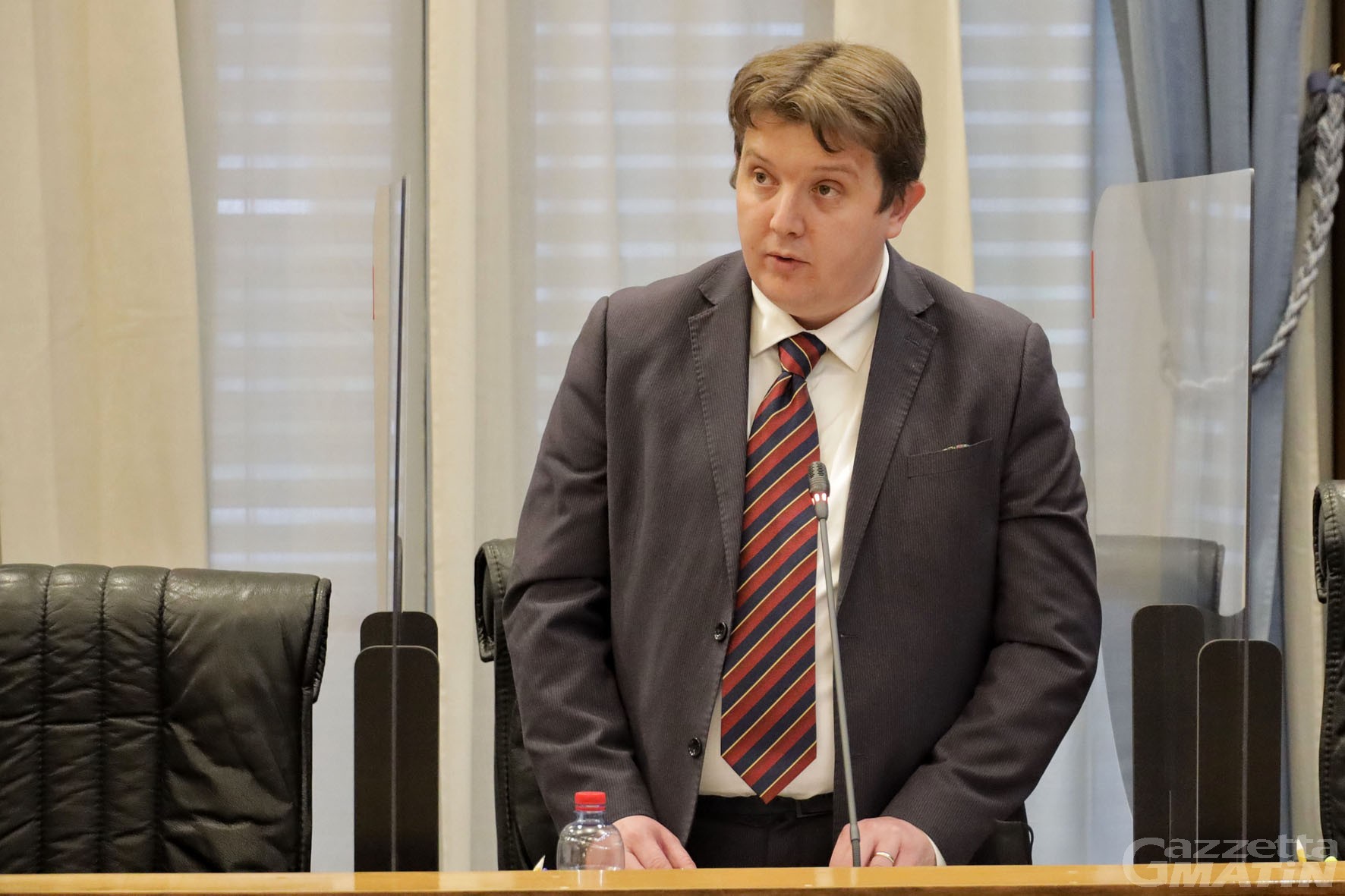 Legge anti Dpcm: rimangono sospesi sport di contatto e al coperto; chiuso lo sci