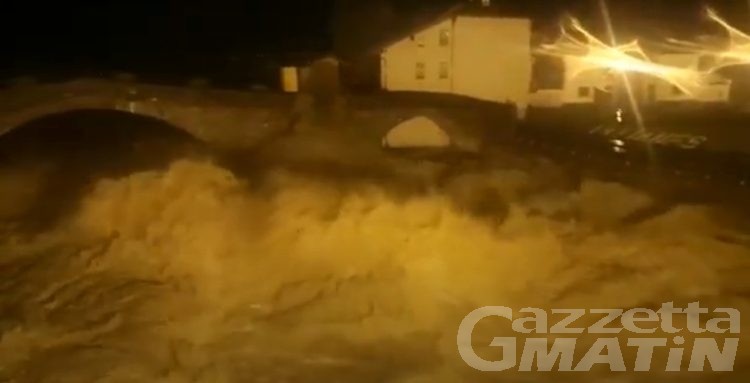 Tragedia a Arnad: crolla una pianta, muore un vigile del fuoco
