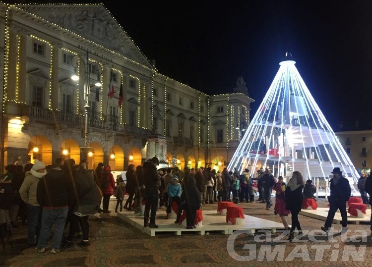 Aosta: niente albero di Natale di design in piazza Chanoux