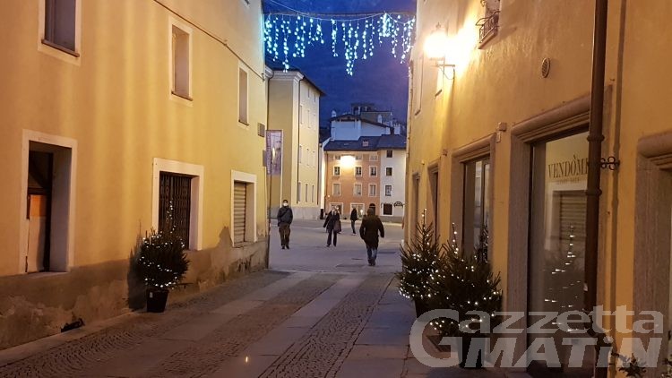 Natale Aosta: 700 alberelli per il centro storico e le vie commerciali