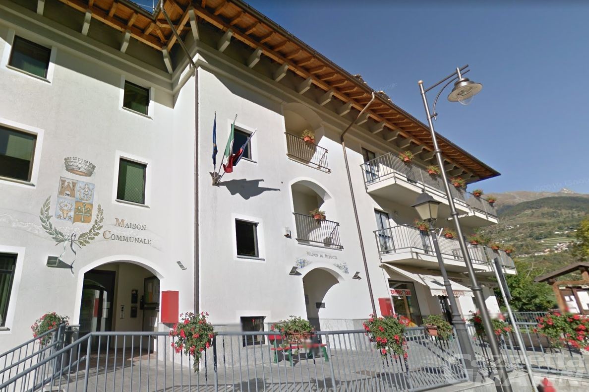 Auto vandalizzate a Roisan, il Comune: «Prenderemo provvedimenti per prevenire e punire» Auto vandalizzate a Roisan, il Comune: «Prenderemo provvedimenti per prevenire e punire»