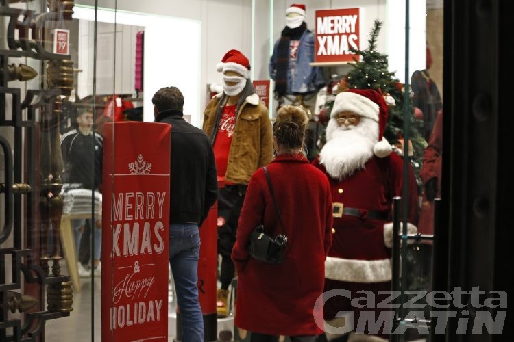 Shopping di Natale: appello di Confcommercio: «acquistate buoni nei negozi di vicinato»