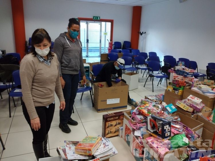 Solidarietà: raccolti 850 doni per i bambini valdostani con il giocattolo sospeso