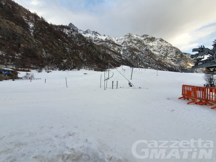 Montagna in ginocchio: la protesta dei lavoratori in piazza Chanoux Montagna in ginocchio: la protesta dei lavoratori in piazza Chanoux