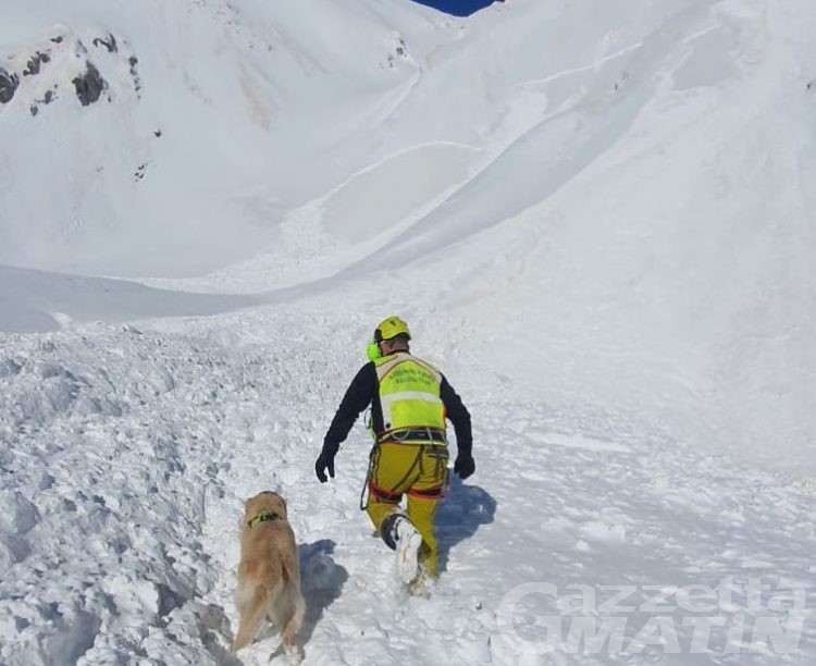 Valanga sul Col Ferret: scialpinista salvo per miracolo