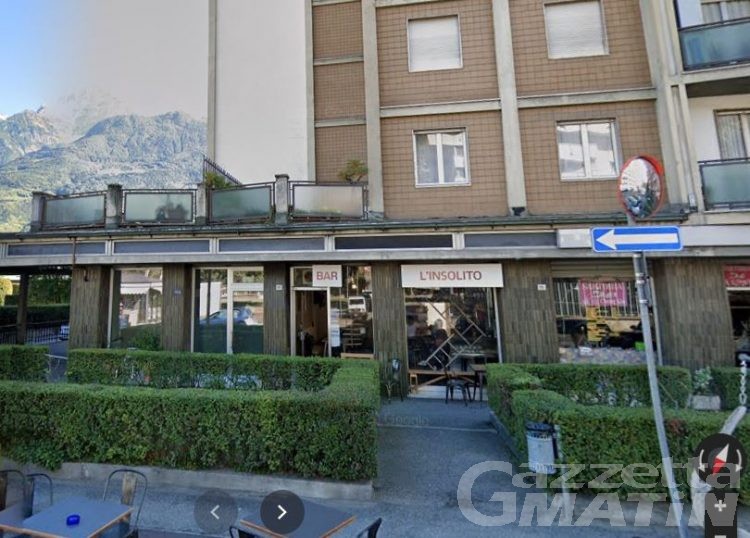 Aosta: clienti serviti a luce spenta oltre l’orario permesso, chiuso il bar l’Insolito