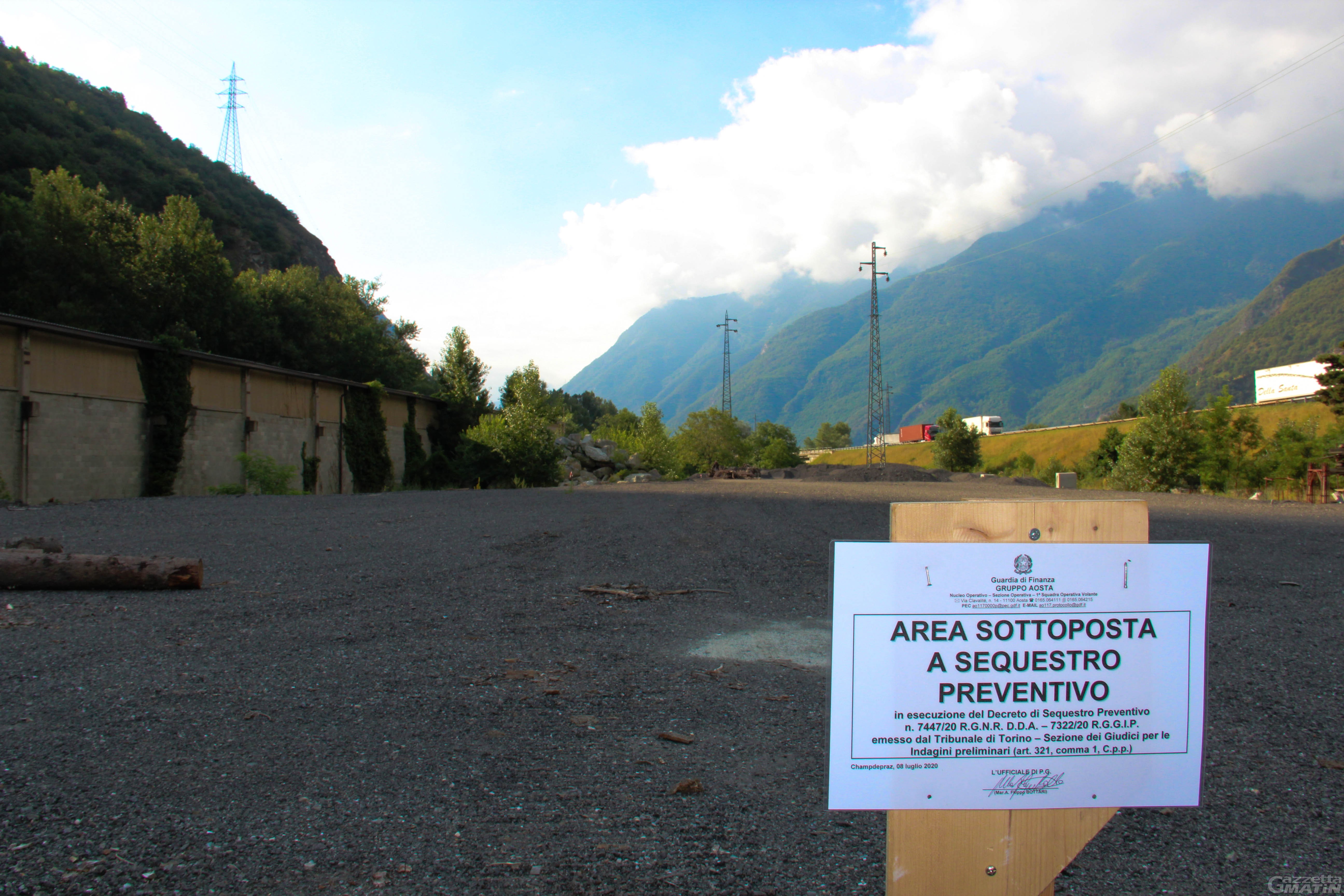 Champdepraz, “discarica abusiva”: gli imputati hanno chiesto una sanatoria Champdepraz, “discarica abusiva”: gli imputati hanno chiesto una sanatoria