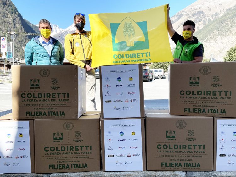 Pasqua solidale: Coldiretti distribuisce 50 pacchi alimentari alle famiglie valdostane